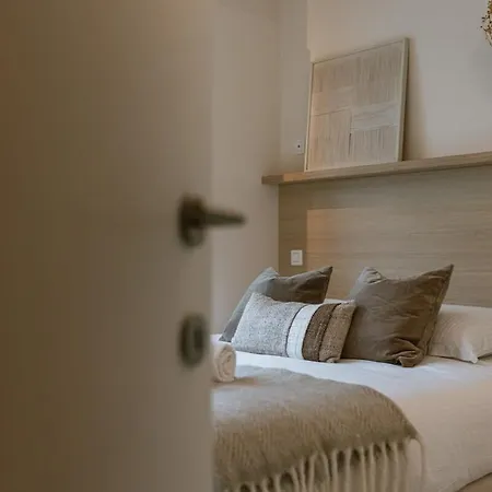 Huswell - Lovely New Close To The Sea