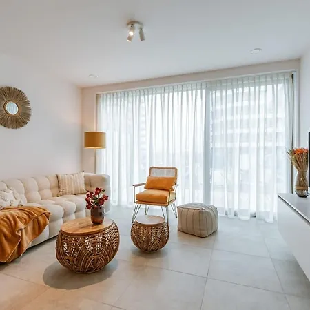 Huswell - Lovely New Close To The Sea *